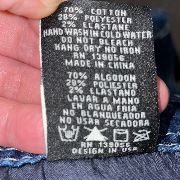 Grace in LA Easy Fit Jeans with Embroidered Pockets and belt loops.  Size 28 - Picture 9 of 12